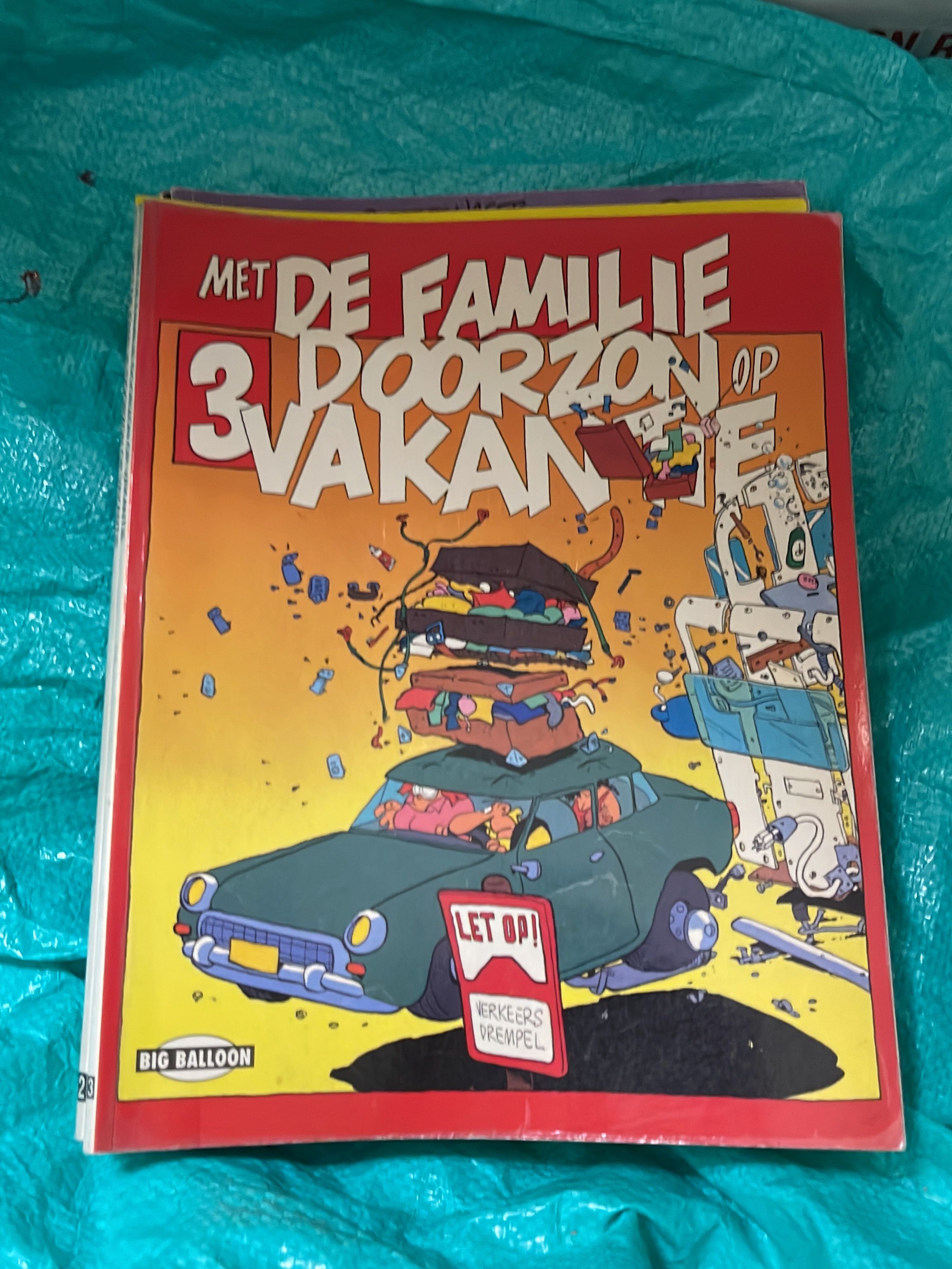 Cover van De familie Doorzon daalt verder af