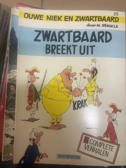 Cover van Zwartbaard breekt uit