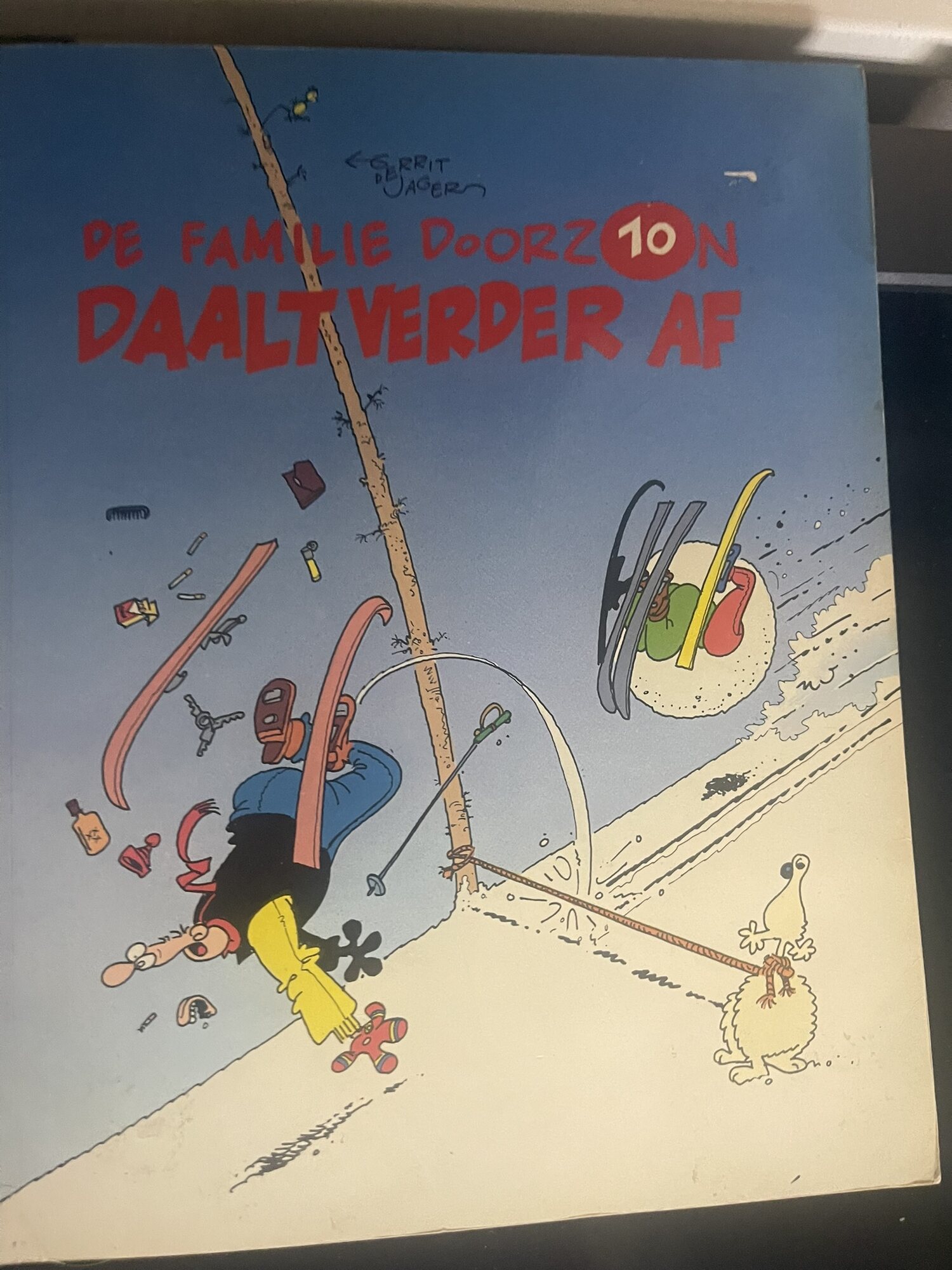 Cover van De familie Doorzon daalt verder af