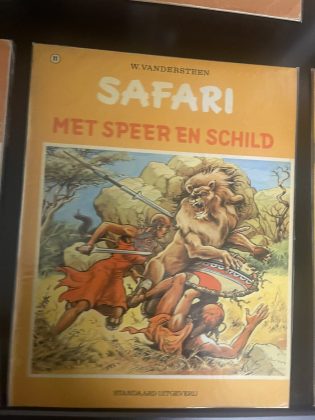 Cover van Met speer en schild