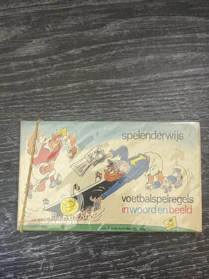Cover van Voetbalspelregels in woord en beeld