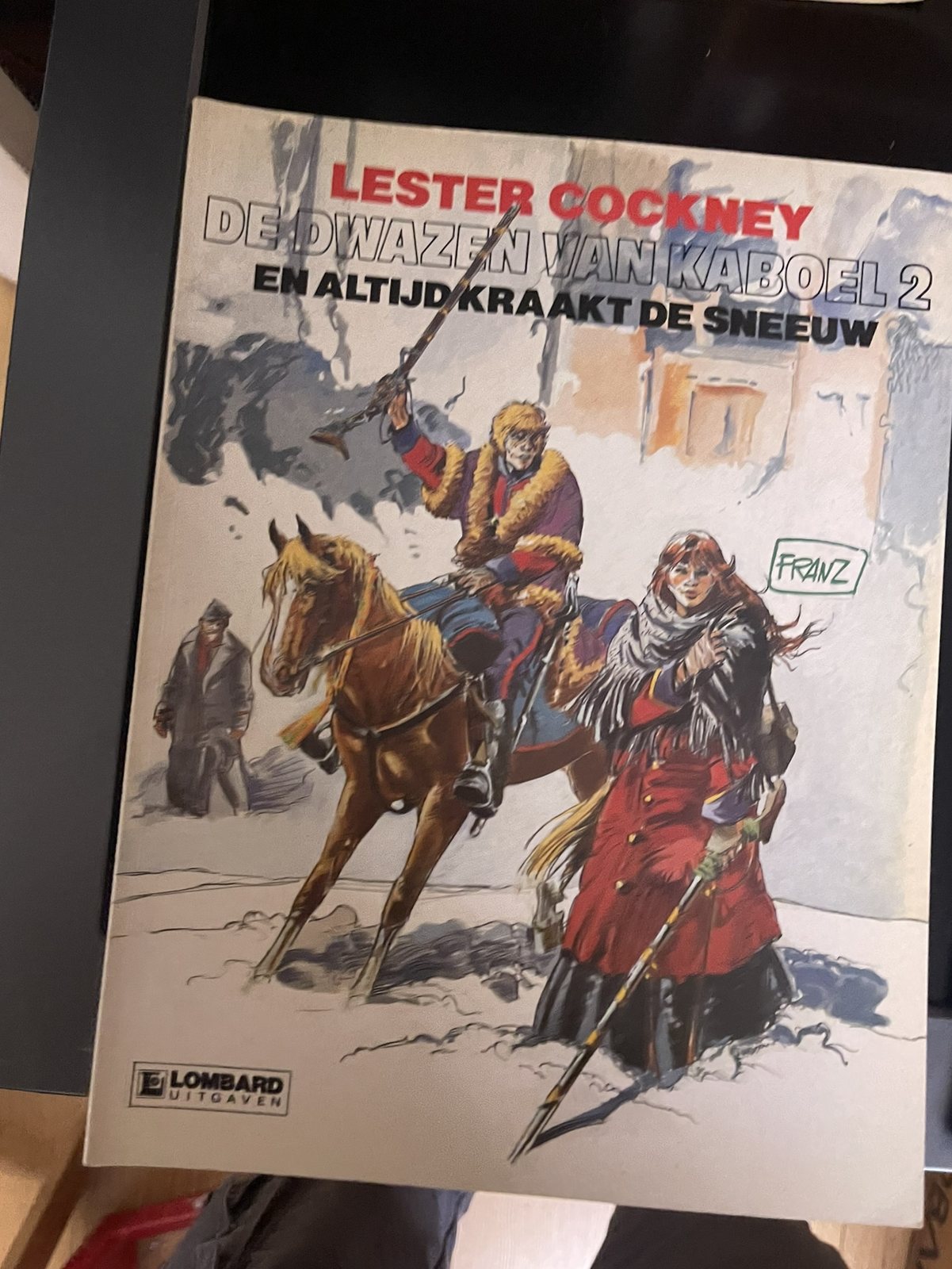 Cover van En altijd kraakt de sneeuw