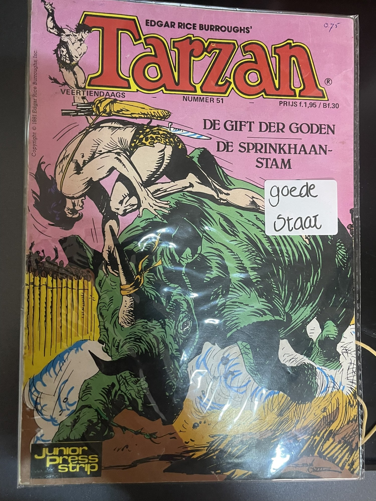 Cover van De gift der goden + De sprinkhaan-stam
