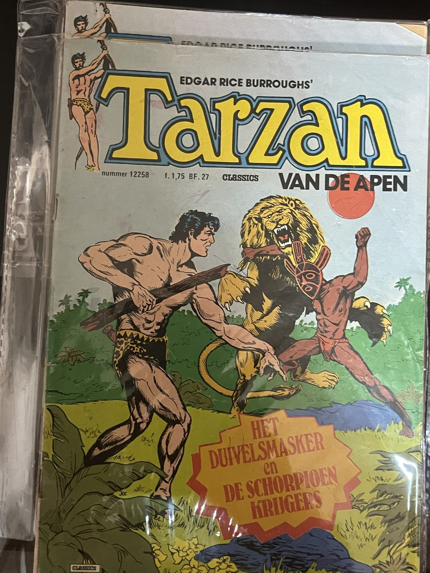 Cover van Tussen kannibalen