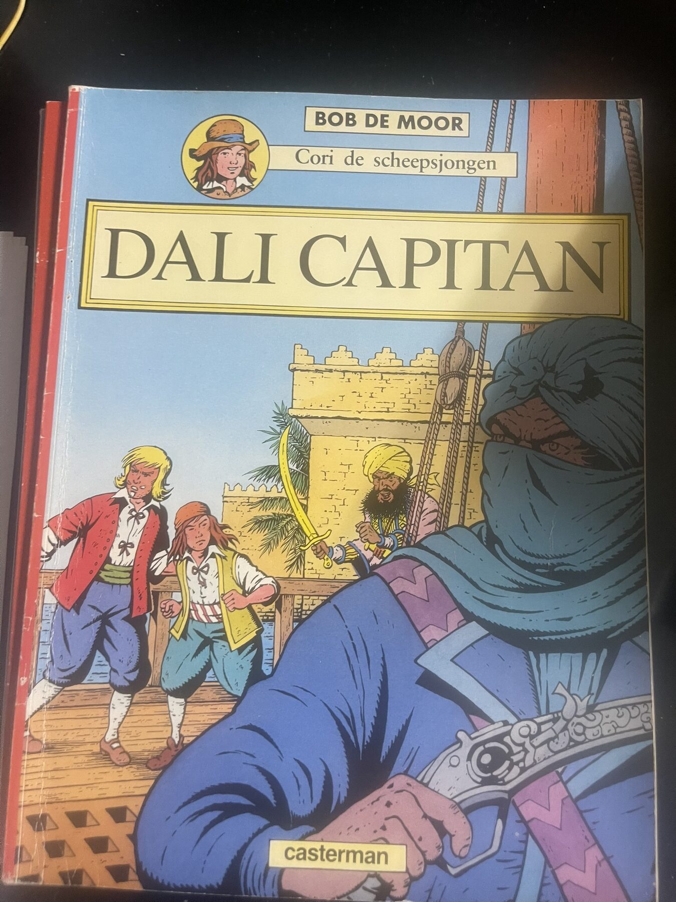 Bob de Moor – Cori de Scheepsjongen: Dali Capitan