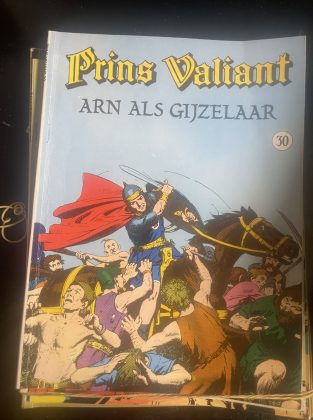Prins Valiant 30 - Arn als gijzelaar