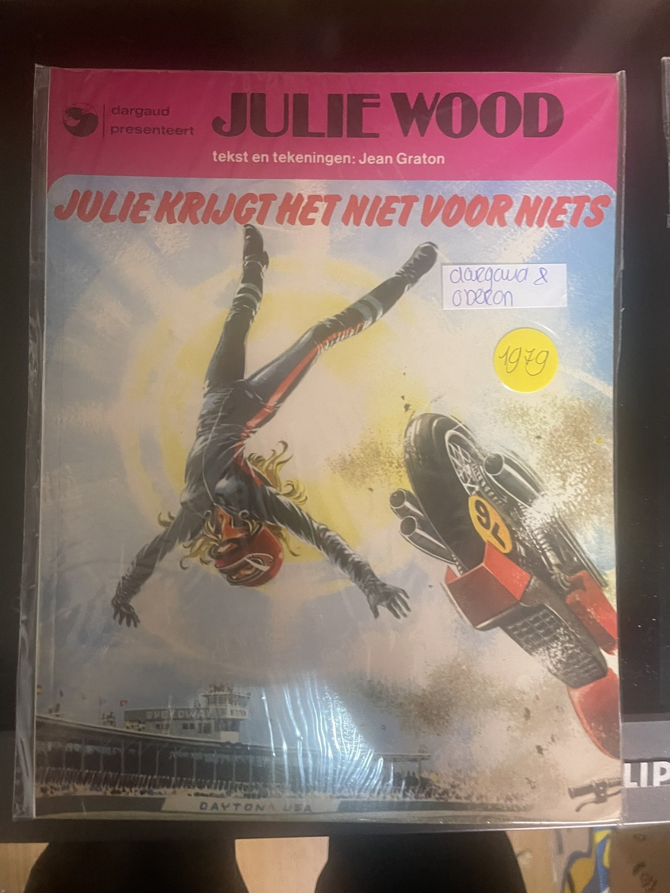 Cover van Julie krijgt het niet voor niets