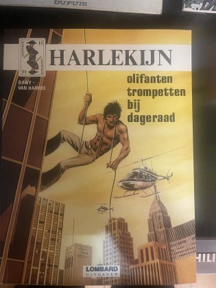 Cover van Olifanten trompetten bij dageraad