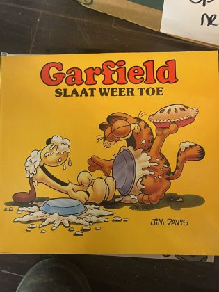 Cover van Garfield slaat weer toe