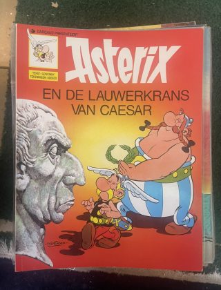 Cover van Asterix en de lauwerkrans van Caesar