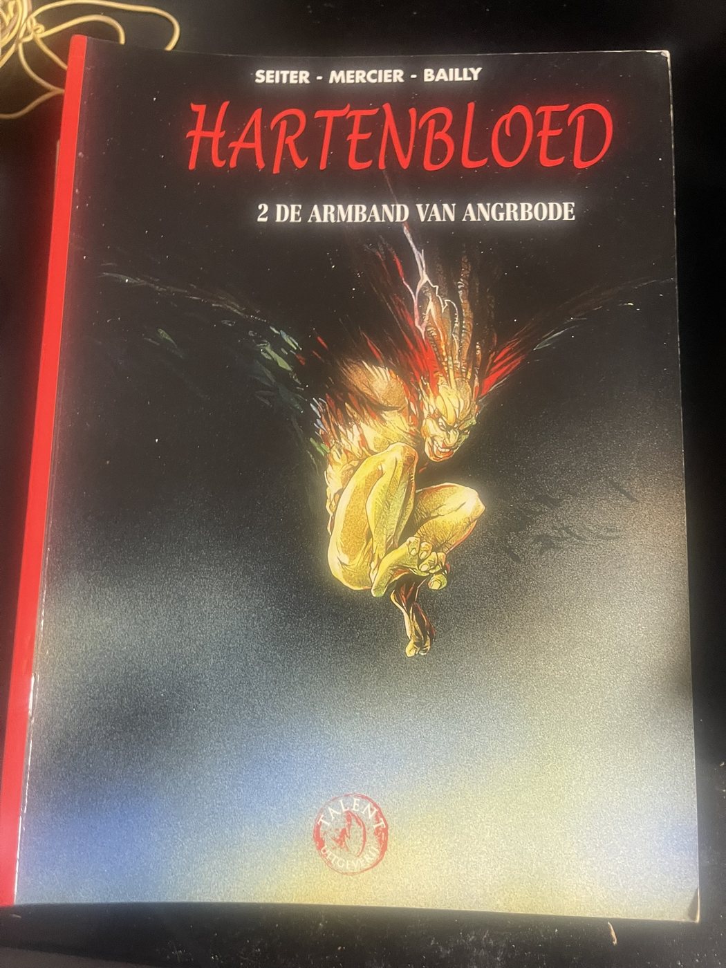 Hartenbloed 2 - De Armband van Angrbode
